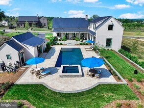 Building Photo - 601 Martingale Rdg Dr
