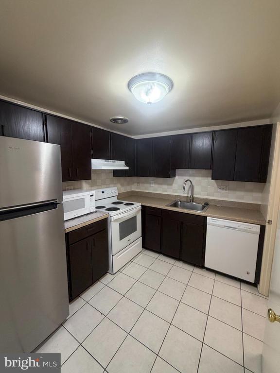 Foto del edificio - 9709 Docena Dr