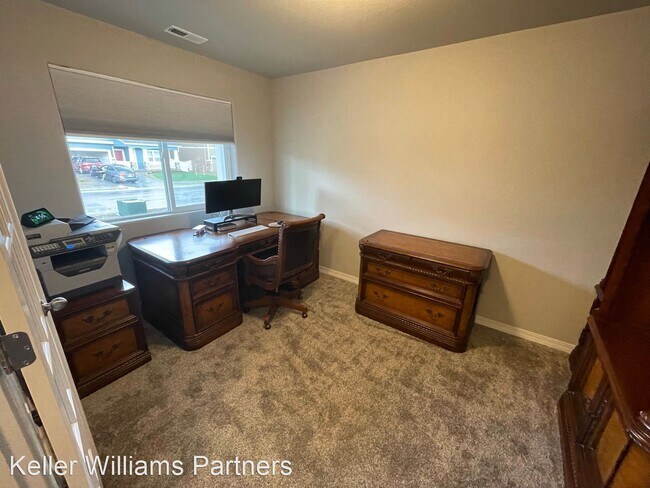Building Photo - 4 br, 3 bath House - 4636 Zircon Dr