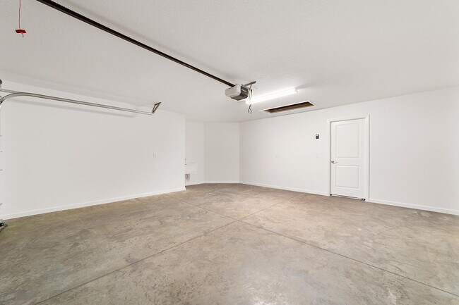 Building Photo - 2889 Bragg Ave