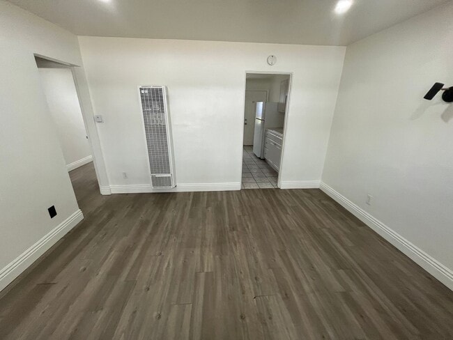 Building Photo - SDS T 1633-1639
