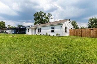 Building Photo - 9529 Fairland Dr