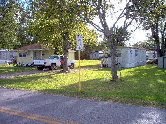 Building Photo - Manny's Mobile Home Park