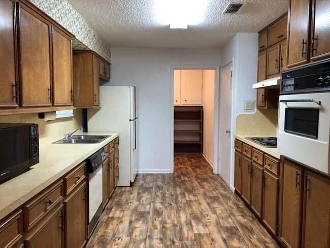 Building Photo - 309 Woodhaven Dr