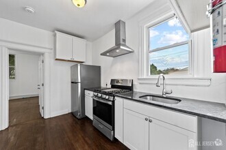 Building Photo - 410 Chadwick Ave