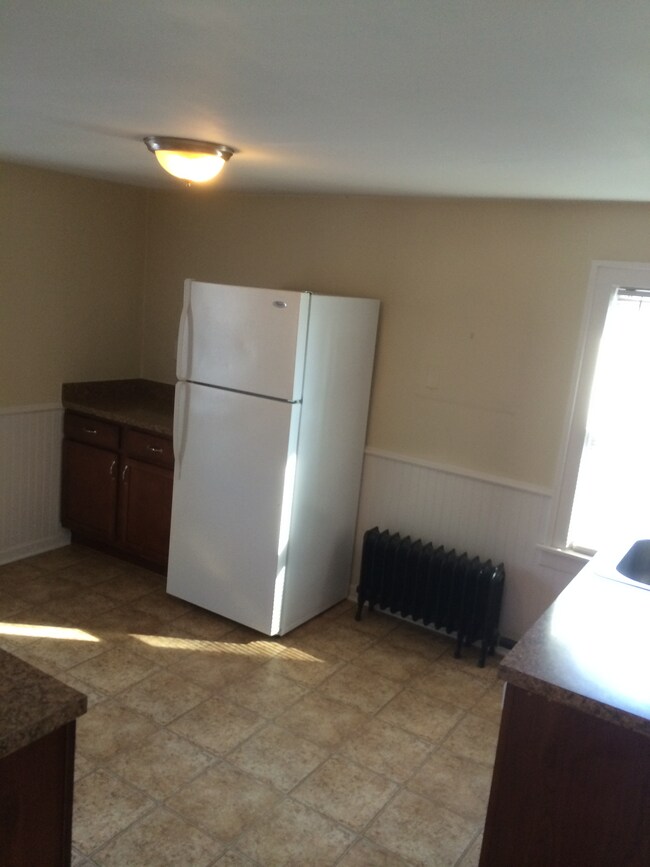 Kitchen - 1062 Wayburn St