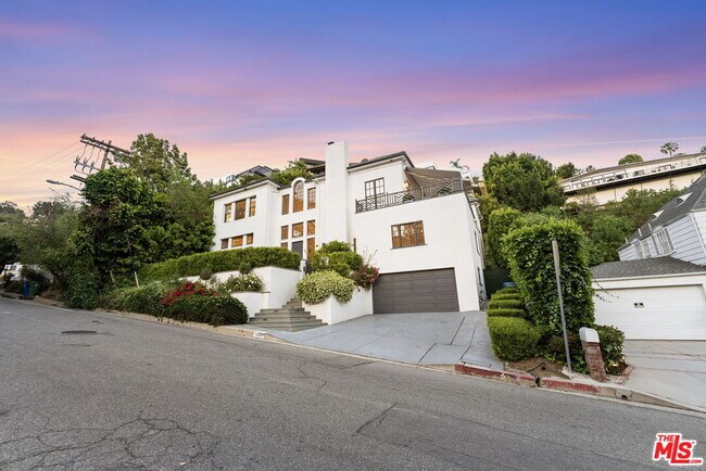 Foto del edificio - 1460 N Doheny Dr