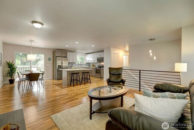 Foto del edificio - Stunning 4BR/2.5BA Home in Lake Forest Park ?