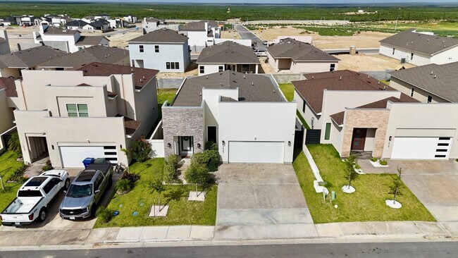 Foto del edificio - 1421 Eagles Ln