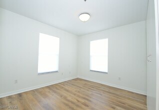 Building Photo - 800 S Golf Dr