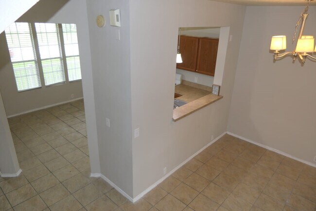 Building Photo - 2114 Vlg Xing Trl
