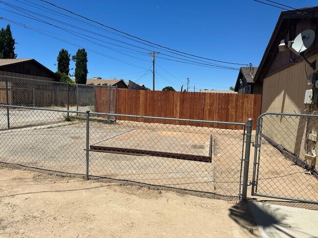 Foto del edificio - 16435 Orange St