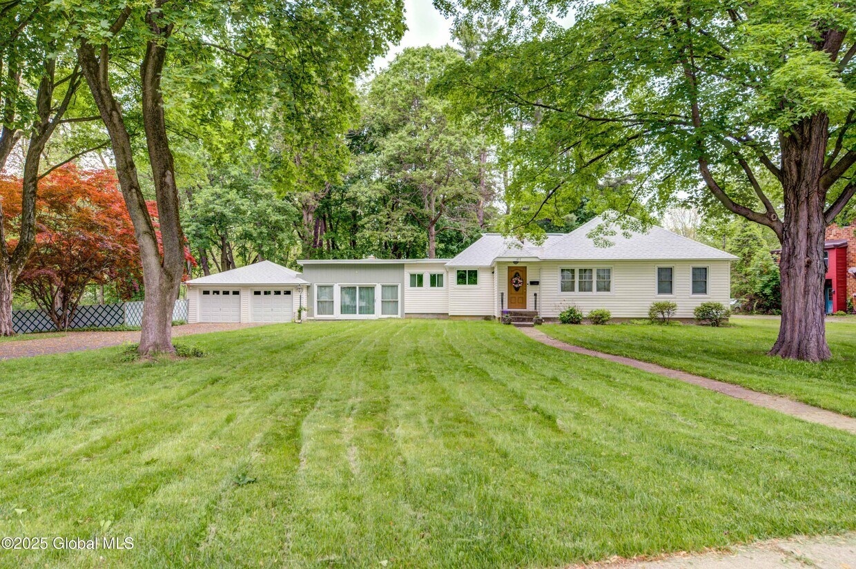 Primary Photo - 107 Green Ave