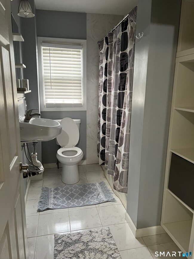 Foto del edificio - 569 Burritt St