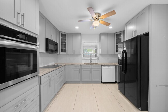 Building Photo - 27 SE 6th St