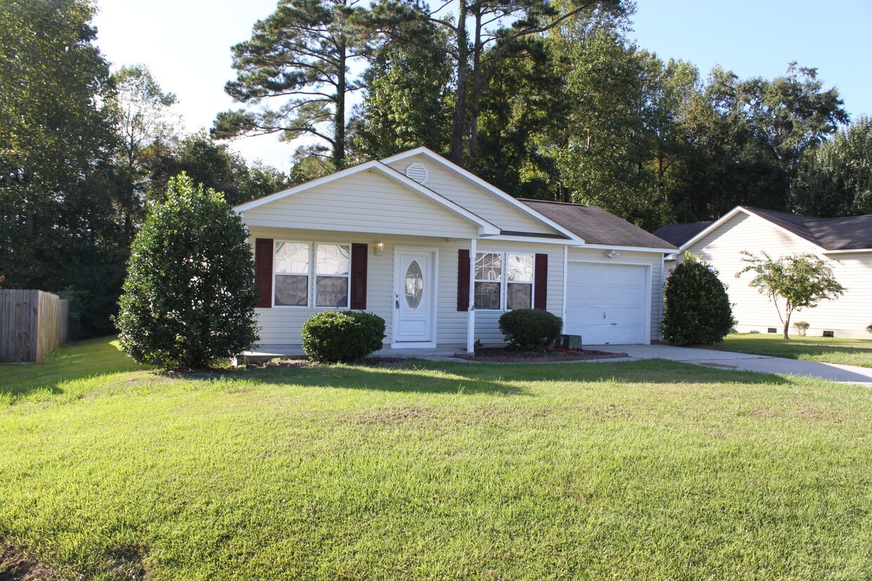 Primary Photo - Charming Three Bedroom Home