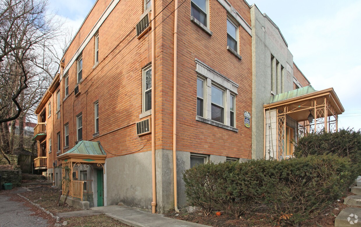 Foto del edificio - 877 Ludlow Ave