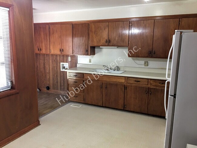 Foto del edificio - 1114 Brennen Rd