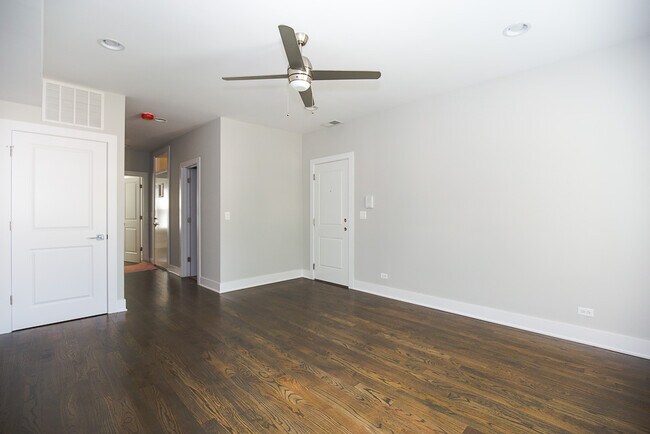 Building Photo - 3919 N Janssen Ave