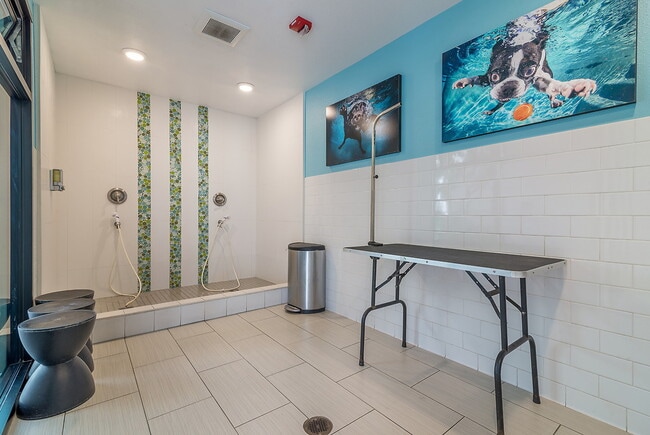 Building Photo - Huntington Breakers