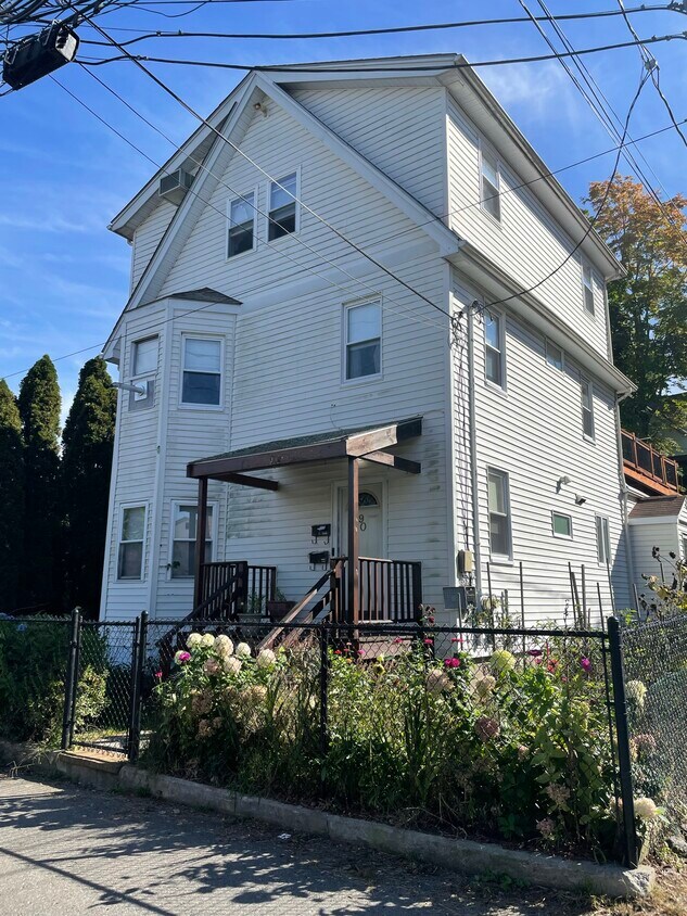 Primary Photo - 90 Curve St