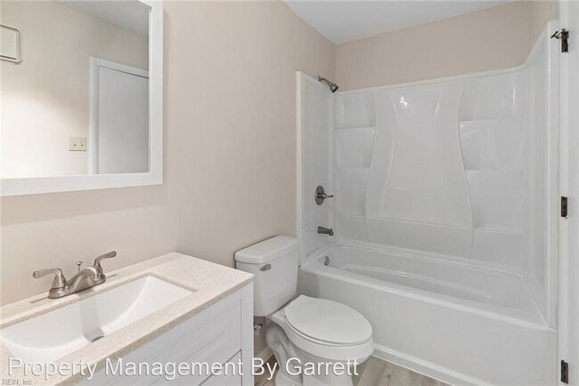 Building Photo - 2 br, 1 bath House - 433 Lester Road  #5