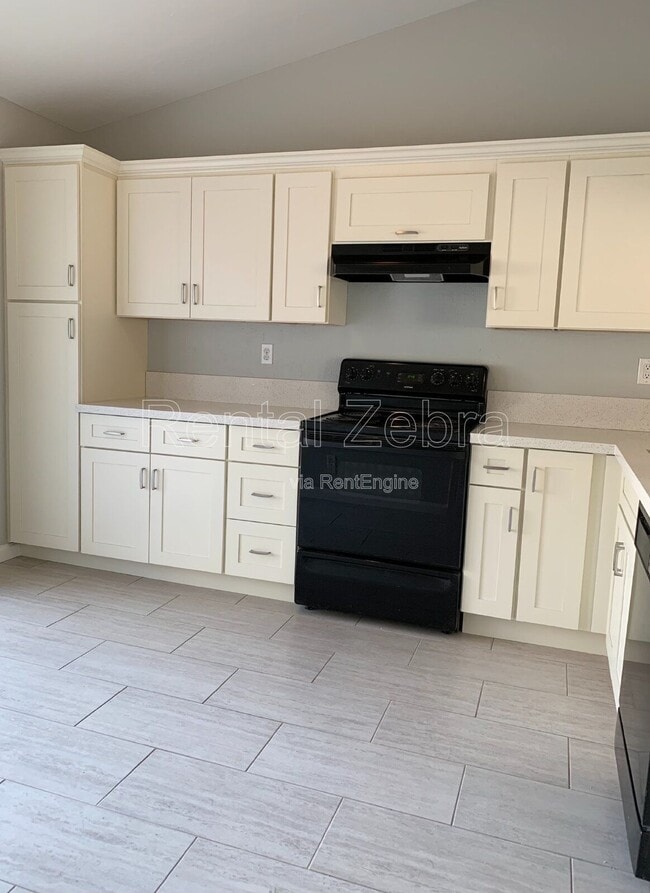 Building Photo - 1592 Ashwood Dr