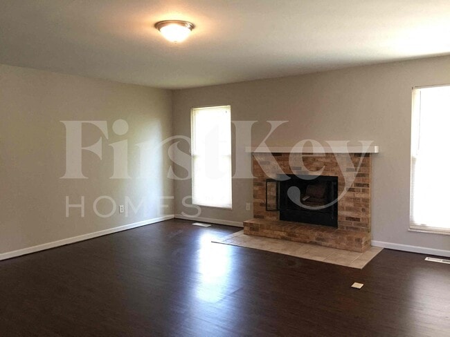 Building Photo - 5 Les Cherbourg Ct