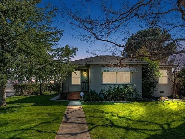 Building Photo - 2930 Cedar St