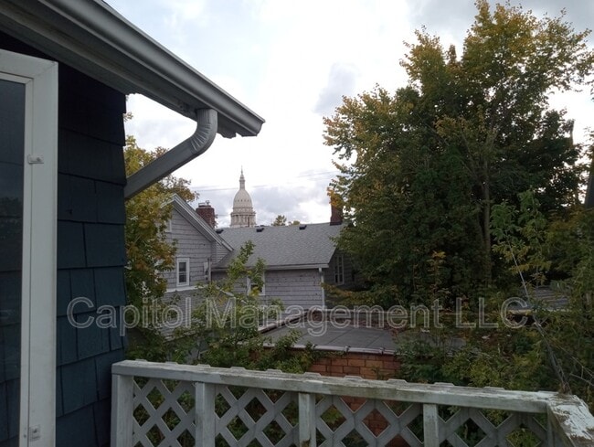 Photo - 307 N Walnut St Apartment