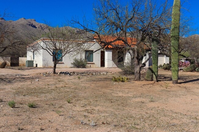 Building Photo - 3 Bedroom, 2.5 Bath