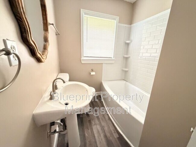 Foto del edificio - 1600 Holbrook Ave