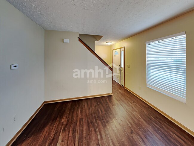 Building Photo - 2624 Admiral Dr