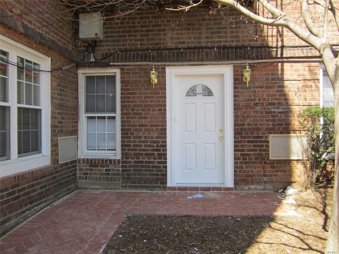 Primary Photo - 87 Cutter Mill Rd