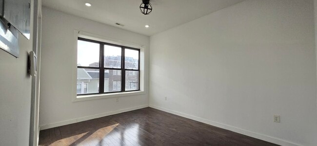 Unit 3 - 487 Ocean Ave