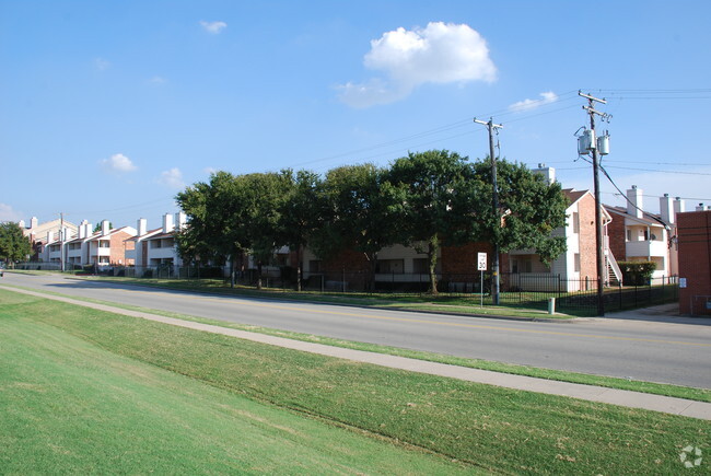 Building Photo - Jim Qualia 9/27/2007 - Wimbledon Court