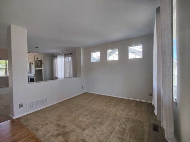 Building Photo - SPACIOUS 3 BEDROOM IN CLAREMONT RANCH