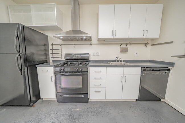 Building Photo - 3930 Shafter Ave