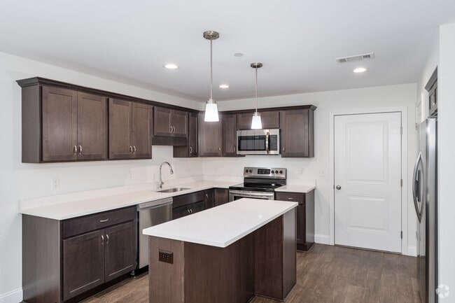 2BR, 2BA - 977SF - Kitchen - Saw Mill Square Apartments