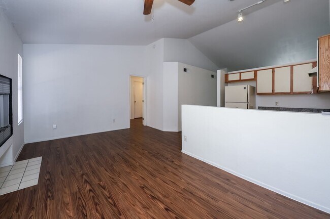 Building Photo - 10043 E Bryonwood Ln