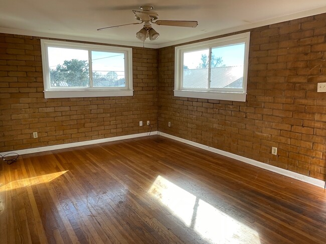 Building Photo - 5910 Cameron St