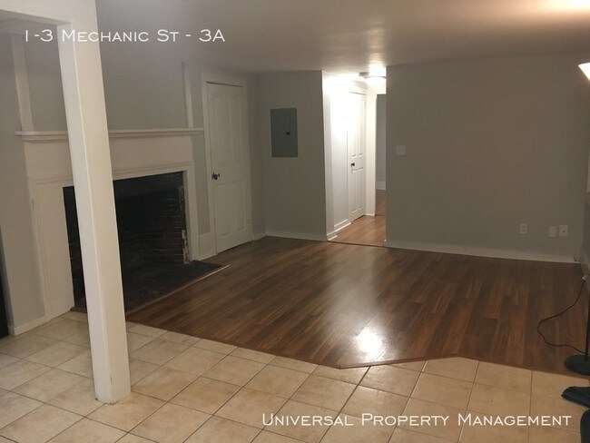 Building Photo - One Bedroom Walking Distance to Downtown
