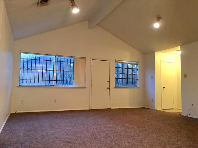 Building Photo - 16605 Gold Ridge Ln