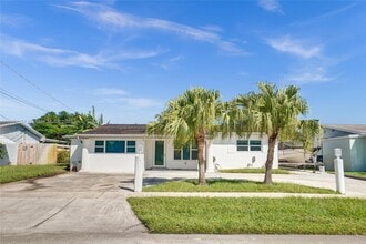 Building Photo - 4530 SW 34th Dr