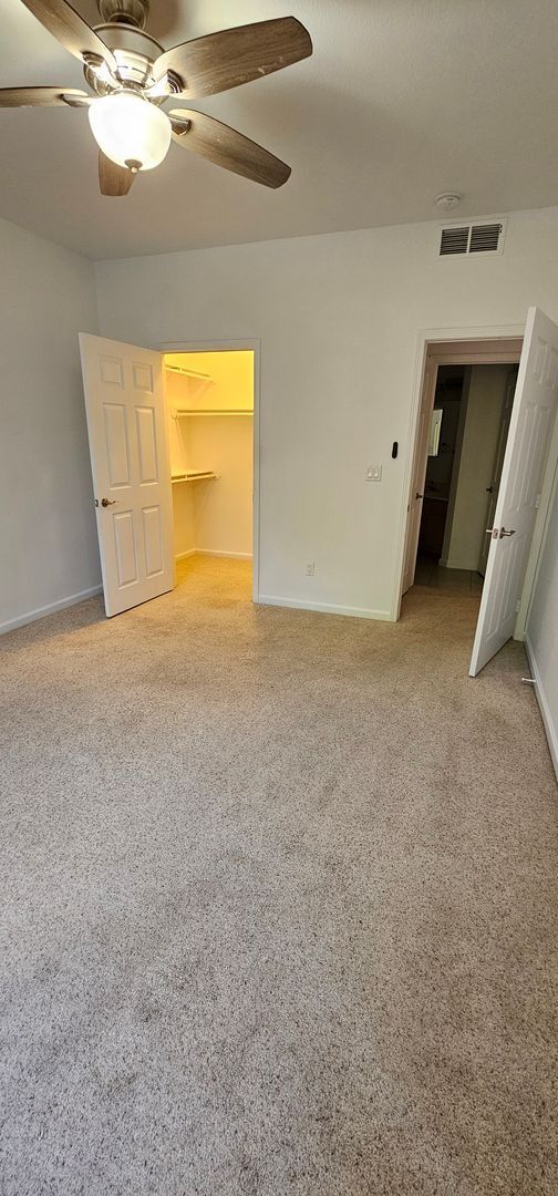 Foto del edificio - TANAMERA CONDOMINIUMS 1 bed 1 bath 1 car g...