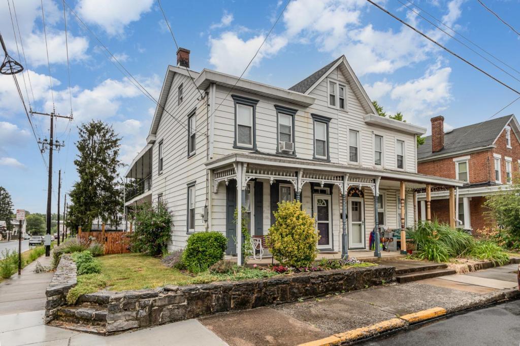 Primary Photo - 238 A St