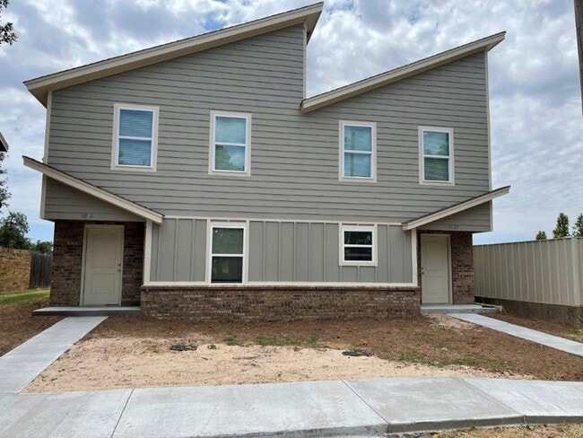 Building Photo - 3 bed 2 bath town home in Putnam City Scho...
