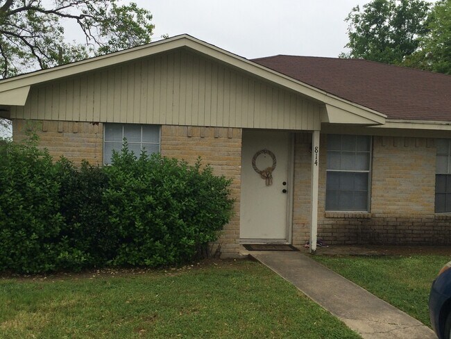 Foto del edificio - College Station - 2 Bedrooms - 1 Bath - La...