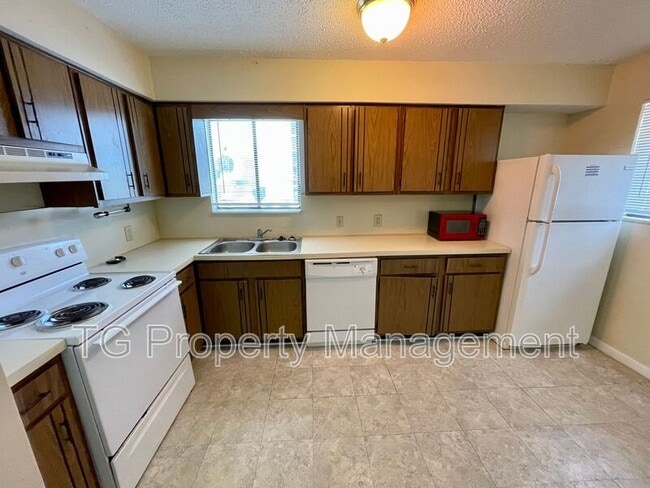 Building Photo - 109 2nd St S