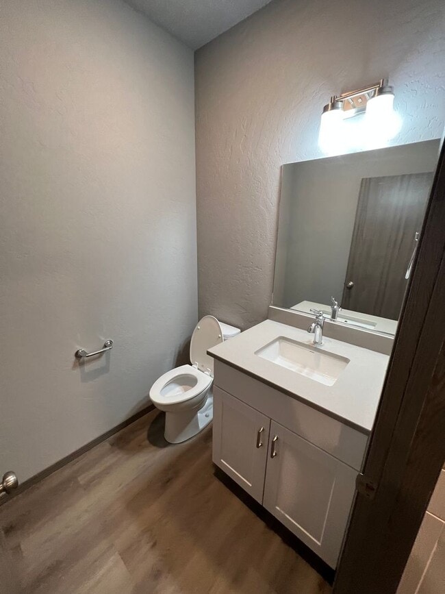 Foto del edificio - 1306/1308 E Farwell